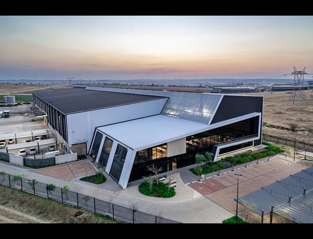 11,147M² WAREHOUSE TO LET IN SAMRAND BUSINESS PARK